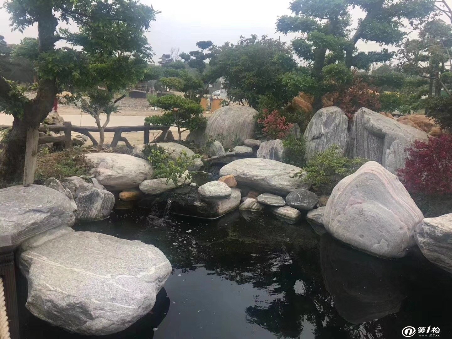 贵州泰山石产地 鱼池驳岸石 良好承接园林工程造景