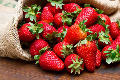 草莓上市，教你如何买到“正经”草莓