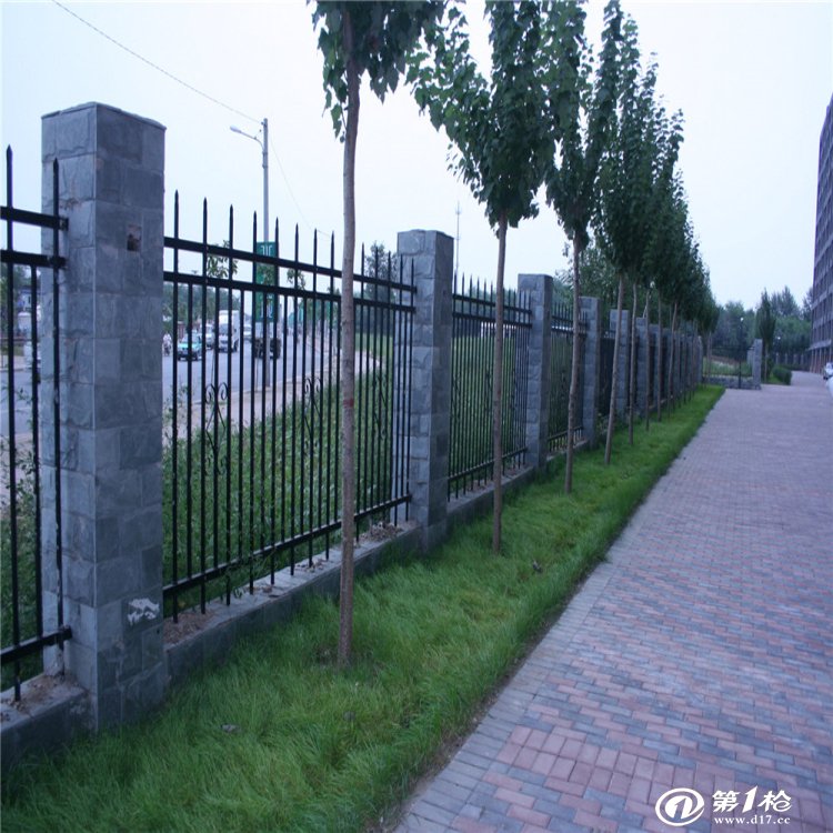 肇庆围墙金属组装栏杆定做的工厂 小区铁艺护栏图片