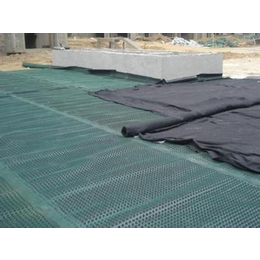 售吉安小区车库阻根滤水板型号赣州3公分塑料夹层板施工