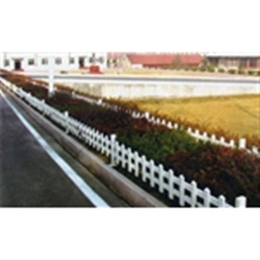 草坪护栏厂家*、草坪护栏质量、山东塑钢护栏