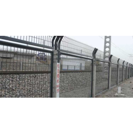 *裂铁艺围栏的安装市政隔离栅