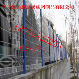 <em>金属丝网</em>护栏网公路护栏网pvc包塑护栏网