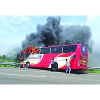 解读台湾游览车起火撞护栏全车人罹难的新闻