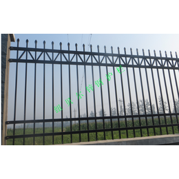 纽贝尔锌钢护栏围墙与周围环境****融合
