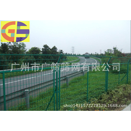 厂家批发供应 高速公路护栏网 铁丝护栏网 ****安装