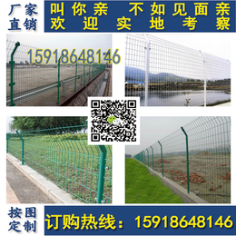 海口公路双边丝护栏网 开发区隔离网定做 三亚景区桃型柱围栏