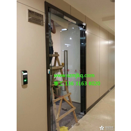 深圳宝安玻璃门维修地弹簧门夹门锁门禁系统安装更换