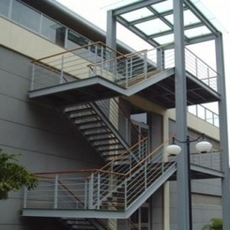 弧形钢结构楼梯_武汉建锐天裕钢结构_弧形钢结构楼梯价格
