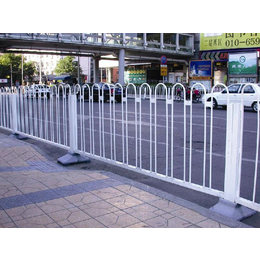 开平交通不锈钢伸缩带护栏设备荣誉生产商开平市政护栏安装