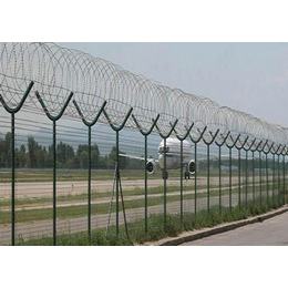 机场防护栅栏种类_兴顺发筛网(在线咨询)_机场防护栅栏