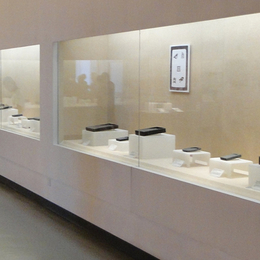 品质展柜美观大方(图),博物馆展柜订作,博物馆展柜