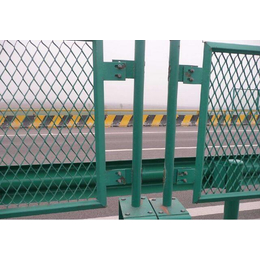移动道路护栏企业、江苏蒙特利克护栏网厂、移动道路护栏