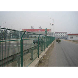 公路铁路护栏网、鼎矗商贸、公路铁路护栏网安装办法
