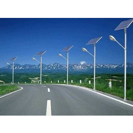 河北利祥供应6-8米太阳能路灯 节能环保 定制生产