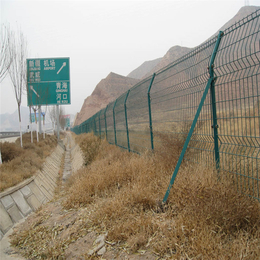 高速公路护栏隔离网厂家-浸塑护栏网价格