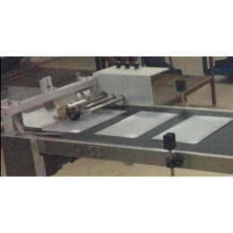 全自动分料标贴机生产厂家-广州轻松包装设备