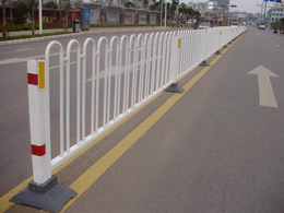 临汾道路护栏京式护栏道路隔离护栏交通隔离护栏厂家*
