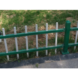 乌海锌钢草坪护栏、豪日丝网、锌钢草坪护栏生产
