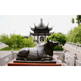 4米铜牛雕塑销售-铜雕工厂自产自销-鹤壁4米铜牛雕塑