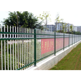 pvc草坪护栏,临朐远晟金属(在线咨询),包头草坪护栏
