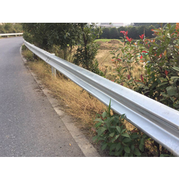 广西百色波形护栏安装公路防撞护栏波形梁护栏板厂家缩略图