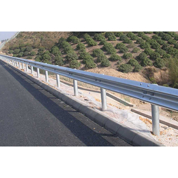 公路波形护栏板(图)-高速波形护栏板-常州波形护栏板
