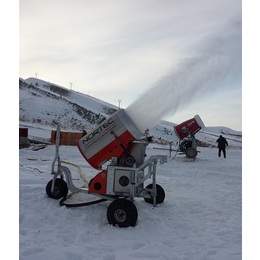   造雪机厂家小忠告满足人工造雪机造雪的条件
