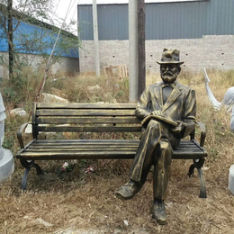 玻璃钢绅士坐椅子上读书造型雕塑像仿铸铜看书人物圆雕塑像定制