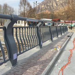 龙哲护栏加工(查看)、新疆河道灯光护栏