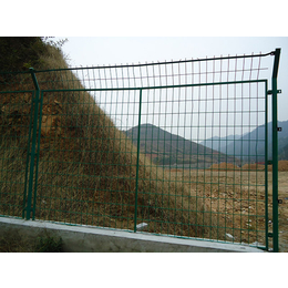 河北宝潭护栏(图)|高速护栏网定做|聊城高速护栏网