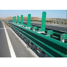 高速公路护栏立柱_宜宾高速公路护栏_通程护栏板