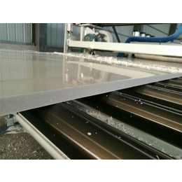 新型PVC塑料板材生产线-新锐塑机-济南PVC塑料板材生产线