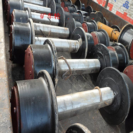 供应铸钢矿用轮对生产矿车轮对厂家矿车轮对材质图片