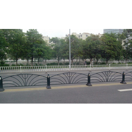 兴国交通道路护栏|锌钢道路护栏|吐鲁番道路护栏