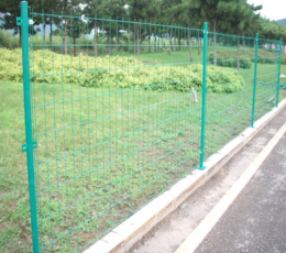 保定护栏网厂家供安国场区隔离护栏网