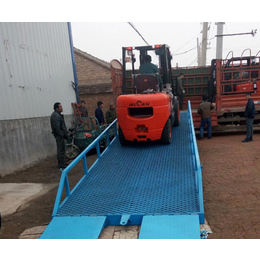 金力机械服务保障-液压叉车集装箱装卸平台厂家