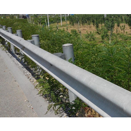 锦州公路波形护栏-通程护栏板厂-公路三波形梁钢护栏厚度