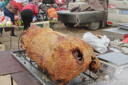 源于山东传承百年经典工艺美食烤大猪脆皮烤猪