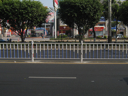 停车场隔离护栏-中泽丝网(图)