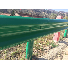 清徐地区供应喷塑护栏 波形护栏 公路绿色护栏板 镀锌护栏板