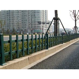 京式道路中间隔离栅栏、山东塑钢护栏、河南栅栏