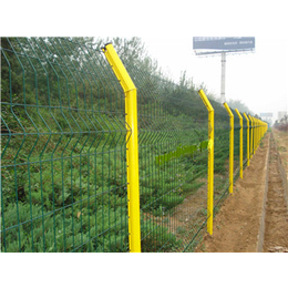 腾佰丝网(图)|铁丝护栏网尺寸|铁丝护栏网