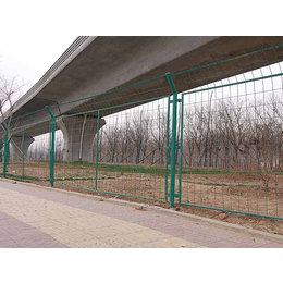 高速公路护栏网|河北宝潭护栏|高速公路护栏网安装