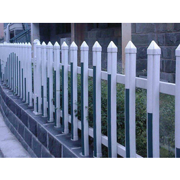 豪日丝网|塑钢草坪护栏|塑钢草坪护栏*