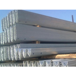 护栏板厂家、护栏立柱制造厂家敬谐、护栏板厂家的生产标准