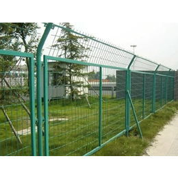 廊坊铁丝护栏网、河北宝潭护栏、铁丝护栏网规格