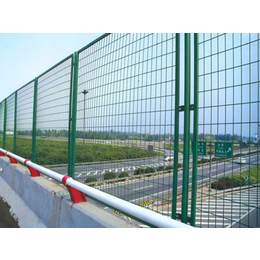 河北华久(图)|公路护栏网现货供应|公路护栏网