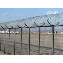 韶关镀锌钢板网围栏机场围墙护栏网三角折弯防护网