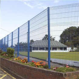 高速焊接隔离栅 折弯防护隔离栅 安全隔离护栏网 桃型立柱护栏